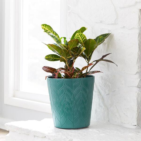 Southern High-Density Resin Planter 11"